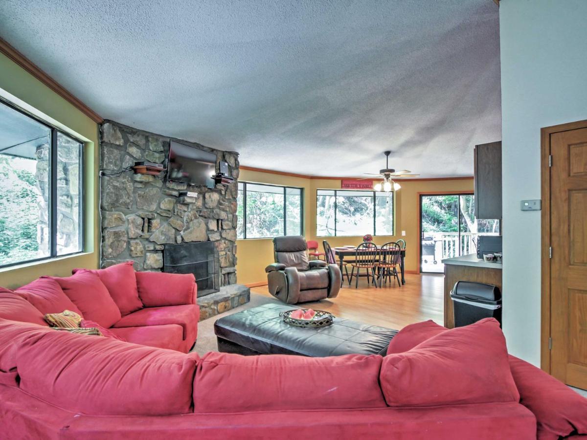 Unique Gatlinburg Cabin Decks, Hot Tub, Fire Pit Exterior photo