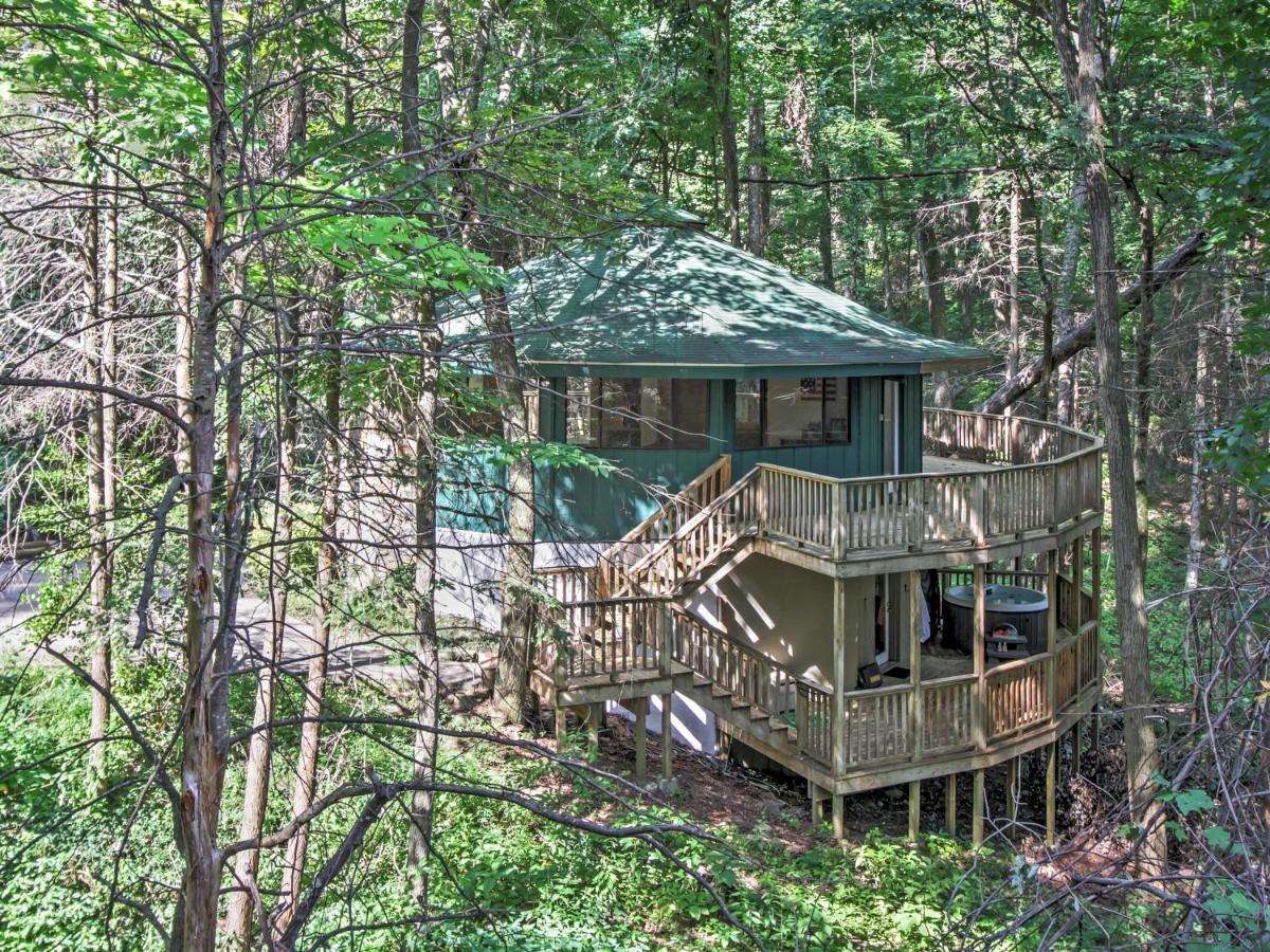 Unique Gatlinburg Cabin Decks, Hot Tub, Fire Pit Exterior photo